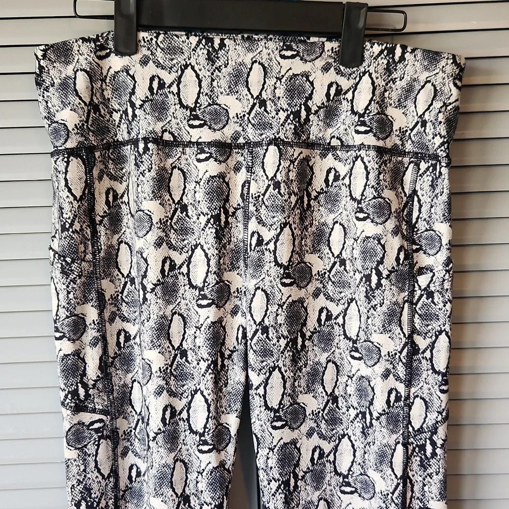 Cali Black & White Work Out Pants - Picture 3 of 11